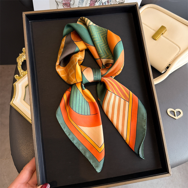 2026 New Geometry Print Silk S - Ascot Neck Scarf recension och pris