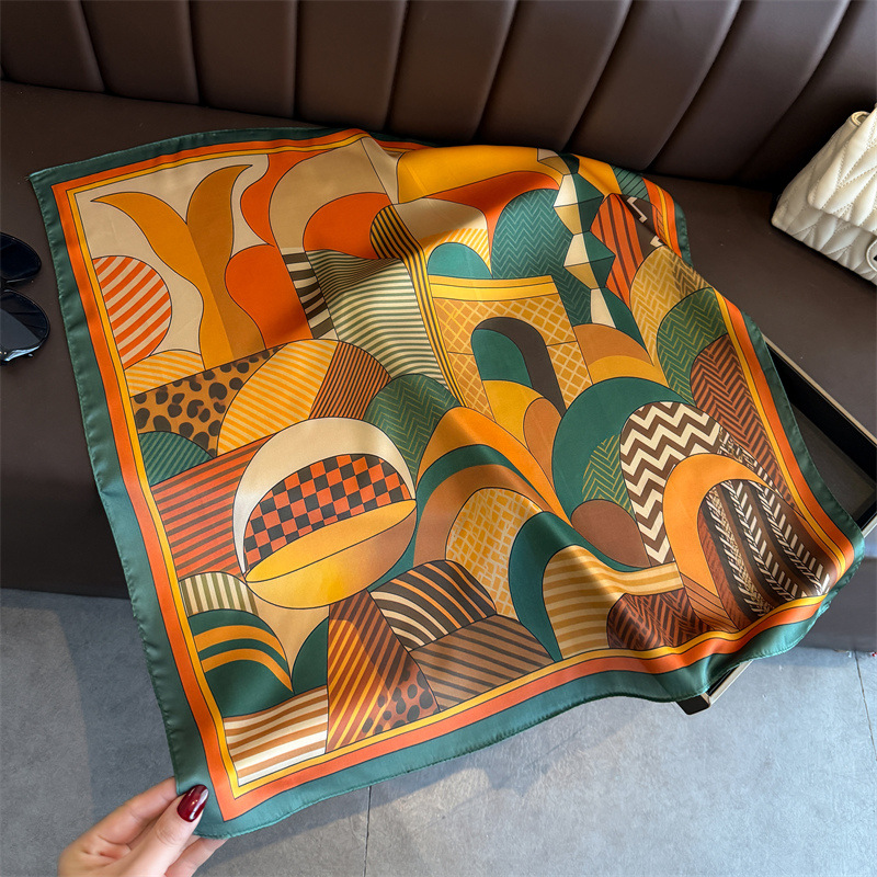 2026 New Geometry Print Silk S - Ascot Neck Scarf recension och pris