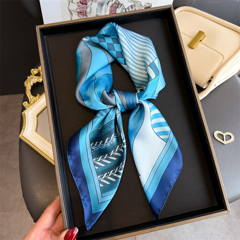 2026 New Geometry Print Silk S - Ascot Neck Scarf recension och pris